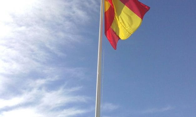 El PP de Jumilla inicia una campaña de recogida de firmas para que la bandera de España vuelva a ondear en el Paseo del Poeta Lorenzo Guardiola