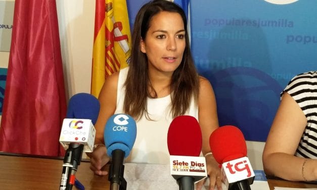 Con el curso ya iniciado,  los estudiantes siguen a la espera de las ayudas del Ayuntamiento