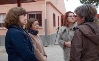 La presidenta de los populares, Severa González, acompañó ayer jueves 16 de febrero, a la Directora General de Centros Educativos, María Dolores Valcárcel, para hacer seguimiento de las obras realizadas recientemente en los centros educativos de Jumilla