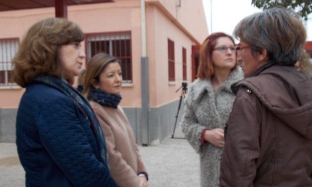 La presidenta de los populares, Severa González, acompañó ayer jueves 16 de febrero, a la Directora General de Centros Educativos, María Dolores Valcárcel, para hacer seguimiento de las obras realizadas recientemente en los centros educativos de Jumilla