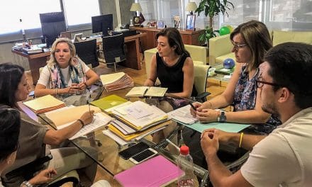 El Partido Popular de Jumilla se reúne con la consejera de Educación, Adela Martínez Cachá, y la directora de Centro Educativos, Remedios Lajara, para trabajar en las necesidades educativas de Jumilla.